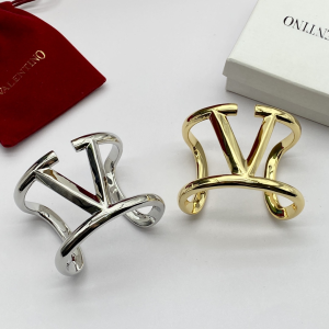 Essenceofluxury Womens Jewelry Valentino VLogo Signature Metal Bracelet A152PP180 AA200466