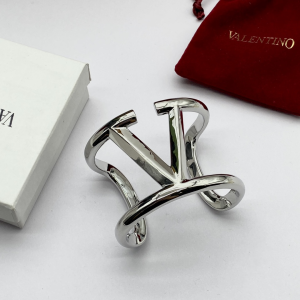 Essenceofluxury Womens Jewelry Valentino VLogo Signature Metal Bracelet A152PP180 AA200466