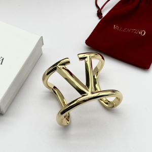 Essenceofluxury Womens Jewelry Valentino VLogo Signature Metal Bracelet A152PP180 AA200466