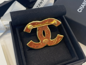 Essenceofluxury Womens Jewelry Chanel Black CC Logo Brooch A39PP180 AA200625