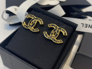 Essenceofluxury Womens Jewelry Chanel Black CC Logo Earrings A39PP180 AA200626