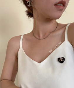 Essenceofluxury Womens Jewelry Chanel CC Logo Black Heart Brooch A39PP180 AA200619