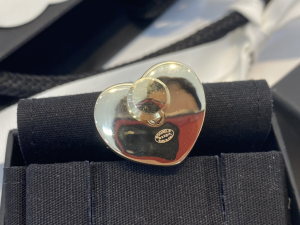 Essenceofluxury Womens Jewelry Chanel CC Logo Black Heart Brooch A39PP180 AA200619