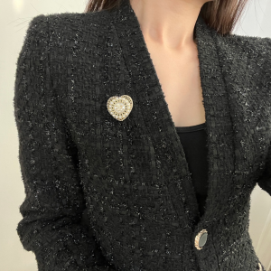 Essenceofluxury Womens Jewelry Chanel Crystals CC Pearls Heart Brooch A62PP180 AA200636