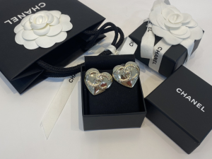 Essenceofluxury Womens Jewelry Chanel Gold CC Logo Heart Earrings A39PP180 AA200622