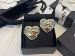 Essenceofluxury Womens Jewelry Chanel Gold CC Logo Heart Earrings A39PP180 AA200622