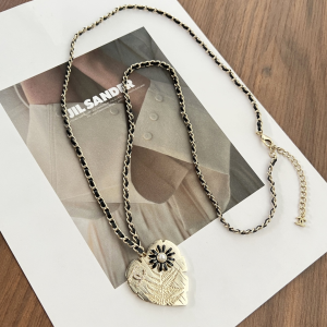 Essenceofluxury Womens Jewelry Chanel Gold Heart Pendant Necklaces A62PP180 AA200635