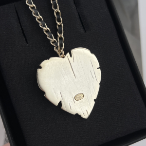 Essenceofluxury Womens Jewelry Chanel Gold Heart Pendant Necklaces A62PP180 AA200635
