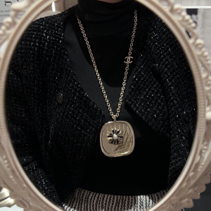 Essenceofluxury Womens Jewelry Chanel Gold Pendant Necklaces AB9772 A39PP280 AA200623