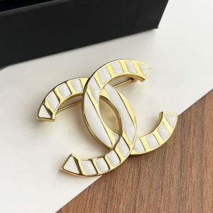 Essenceofluxury Womens Jewelry Chanel Gold White CC Logo Brooch A62PP180 AA200638