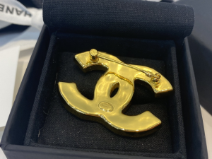 Essenceofluxury Womens Jewelry Chanel Yellow Pink CC Logo Brooch A39PP180 AA200624