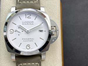 Panerai VIP Luminor Marina White Dial Mens Watch Gray Strap 414MM Panerai VIP Luminor Marina White Dial Mens Watch Gray Strap 414MM