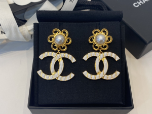 Essenceofluxury Womens Jewelry Chanel CC Logo Earrings A39PP180 AA200929