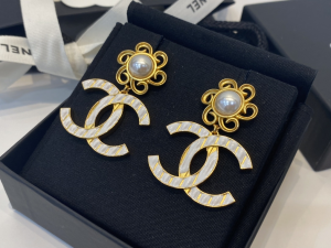 Essenceofluxury Womens Jewelry Chanel CC Logo Earrings A39PP180 AA200929