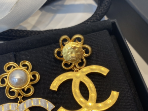 Essenceofluxury Womens Jewelry Chanel CC Logo Earrings A39PP180 AA200929