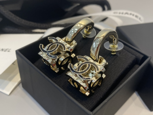 Essenceofluxury Womens Jewelry Chanel CC Logo Lock Earrings A39PP180 AA200923