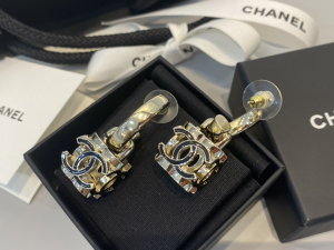 Essenceofluxury Womens Jewelry Chanel CC Logo Lock Earrings A39PP180 AA200923