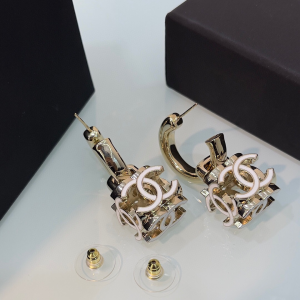 Essenceofluxury Womens Jewelry Chanel CC Logo Lock Earrings A39PP180 AA200924
