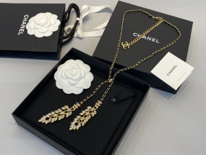 Essenceofluxury Womens Jewelry Chanel Chain and Leather Pendant Necklaces A39PP280 AA200928