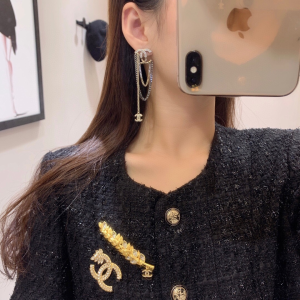 Essenceofluxury Womens Jewelry Chanel Crystals CC Logo Chain Earrings A39PP180 AA200922