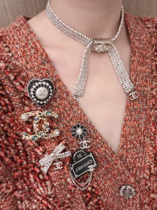 Essenceofluxury Womens Jewelry Chanel CC Logo Flower Brooch A152PP180 AA201116