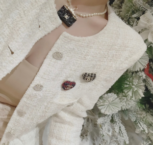 Essenceofluxury Womens Jewelry Chanel CC Logo Red Black Heart Brooch A152PP180 AA201114