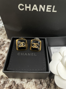 Essenceofluxury Womens Jewelry Chanel CC Logo Square Earrings Black A152PP180 AA201112