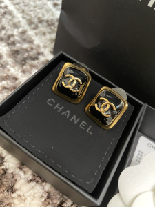 Essenceofluxury Womens Jewelry Chanel CC Logo Square Earrings Black A152PP180 AA201112
