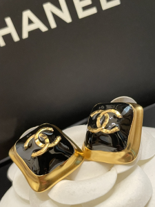 Essenceofluxury Womens Jewelry Chanel CC Logo Square Earrings Black A152PP180 AA201112