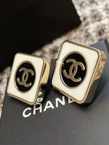 Essenceofluxury Womens Jewelry Chanel CC Logo Square Earrings White A152PP180 AA201113