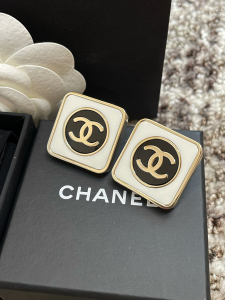 Essenceofluxury Womens Jewelry Chanel CC Logo Square Earrings White A152PP180 AA201113