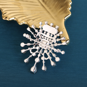 Essenceofluxury Womens Jewelry Chanel Crystals Flower Brooch in Silver A205PP280 AA201383