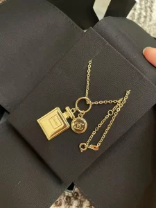 Essenceofluxury Womens Jewelry Chanel Gold Bottle Pendant Necklaces A152PP180 AA201118