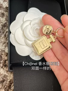 Essenceofluxury Womens Jewelry Chanel Gold Bottle Pendant Necklaces A152PP180 AA201118