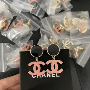 Essenceofluxury Womens Jewelry Chanel Pink CC Logo Pendant Earrings A152PP180 AA201123