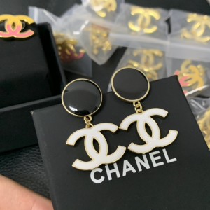 Essenceofluxury Womens Jewelry Chanel White CC Logo Pendant Earrings A152PP180 AA201124