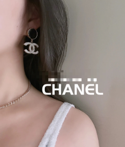 Essenceofluxury Womens Jewelry Chanel White CC Logo Pendant Earrings A152PP180 AA201124