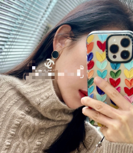 Essenceofluxury Womens Jewelry Chanel White CC Logo Pendant Earrings A152PP180 AA201124