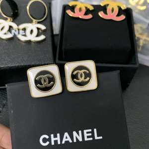 Essenceofluxury Womens Jewelry Chanel White CC Logo Square Earrings A152PP180 AA201126