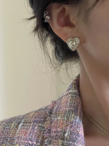 Essenceofluxury Womens Jewelry Chanel CC Crystals Heart Earrings A39PP180 AA201401