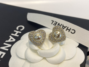 Essenceofluxury Womens Jewelry Chanel CC Crystals Heart Earrings A39PP180 AA201401
