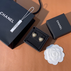 Essenceofluxury Womens Jewelry Chanel CC Crystals Heart Earrings A39PP180 AA201402