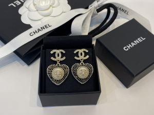 Essenceofluxury Womens Jewelry Chanel CC Crystals Heart Earrings A39PP180 AA201403