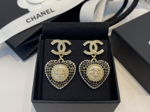 Essenceofluxury Womens Jewelry Chanel CC Crystals Heart Earrings A39PP180 AA201403