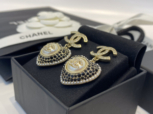 Essenceofluxury Womens Jewelry Chanel CC Crystals Heart Earrings A39PP180 AA201403