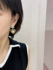 Essenceofluxury Womens Jewelry Chanel CC Crystals Heart Earrings A39PP180 AA201403