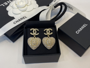 Essenceofluxury Womens Jewelry Chanel CC Crystals Heart Earrings A39PP180 AA201404
