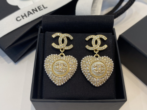 Essenceofluxury Womens Jewelry Chanel CC Crystals Heart Earrings A39PP180 AA201404