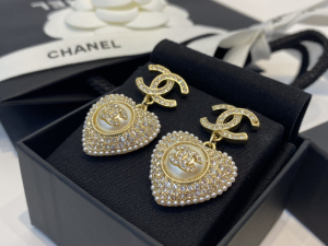 Essenceofluxury Womens Jewelry Chanel CC Crystals Heart Earrings A39PP180 AA201404