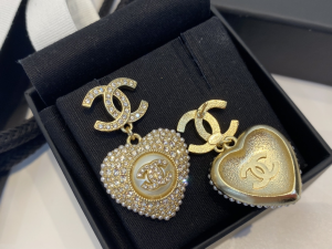 Essenceofluxury Womens Jewelry Chanel CC Crystals Heart Earrings A39PP180 AA201404